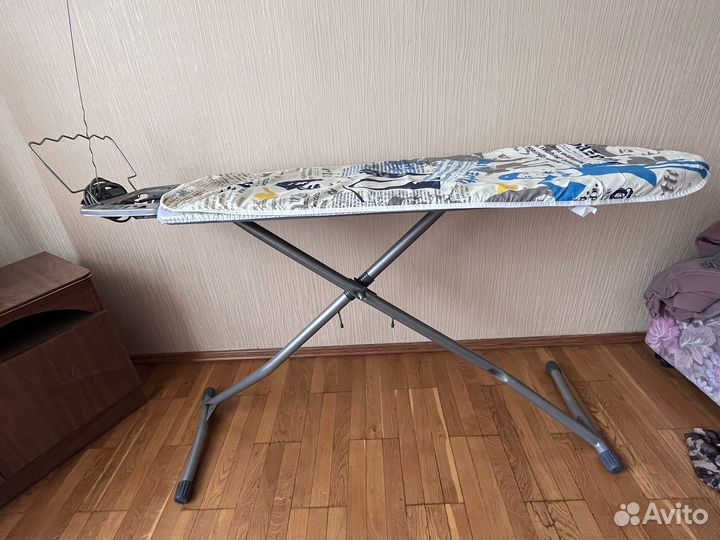 Гладильная доска и утюг