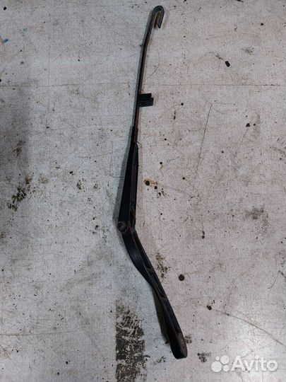Поводок стеклоочистителя левый audi a8 d2 ауди а8