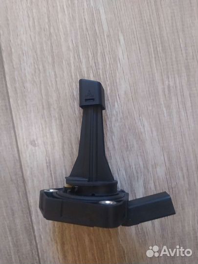 Датчик уровня масла Volkswagen Passat cc