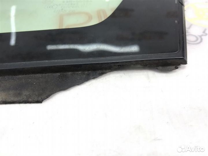 Стекло боковое глухое левое Toyota prius ZVW30 20