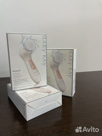 Щеточка для очищения лица mary KAY