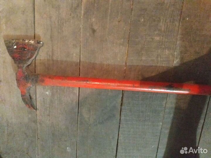 Топор пожарного