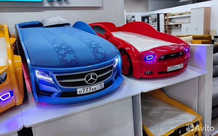 Детская кровать машина