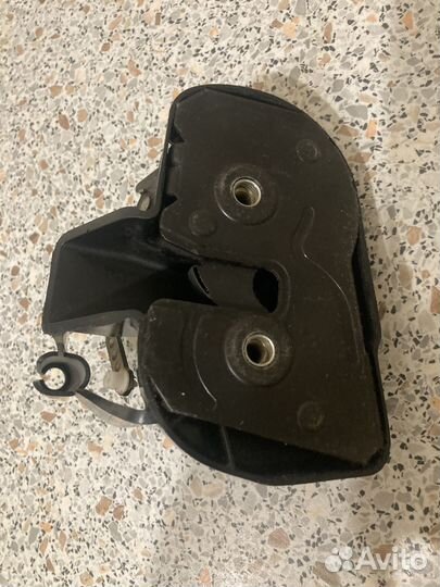 Замок сдвижной двери правый на VW