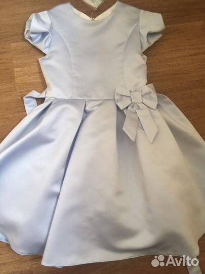 Новое Красивое атласное платье