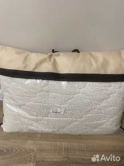 Подушка 50х70, овечья шерсть, упругая, новая