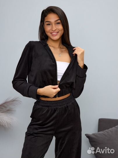 Велюровый спортивный костюм новый