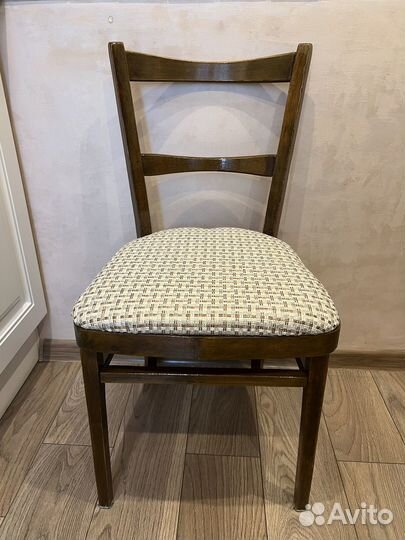 Стул деревянный