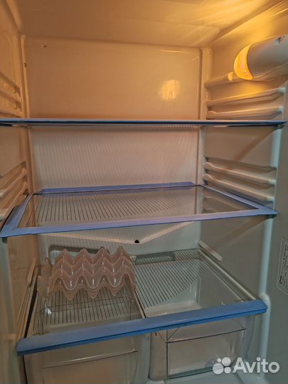 Холодильник Indesit