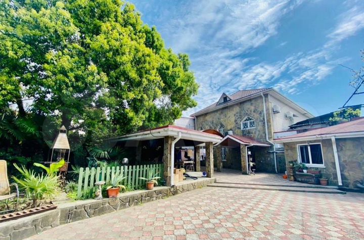 Дом 221 м² на участке 5 сот.