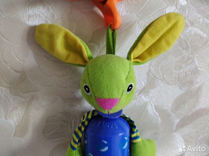 Игрушка подвеска колокольчик Зайчик Tiny Love