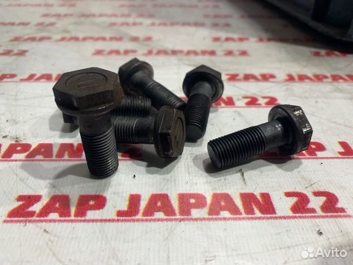 Болт маховика Mitsubishi Pajero Sport K94 4D56