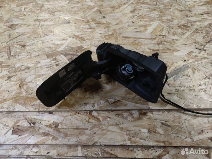 Лючок топливного бака Mercedes-Benz C-Класс