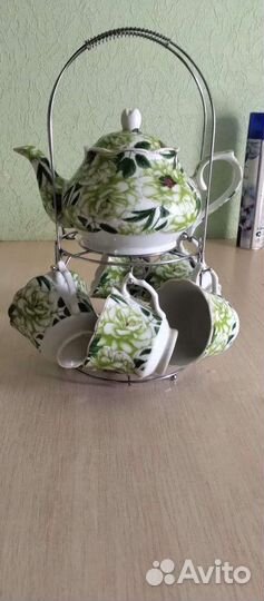 Чайник с чашкой и 2 тарелки для конфеты