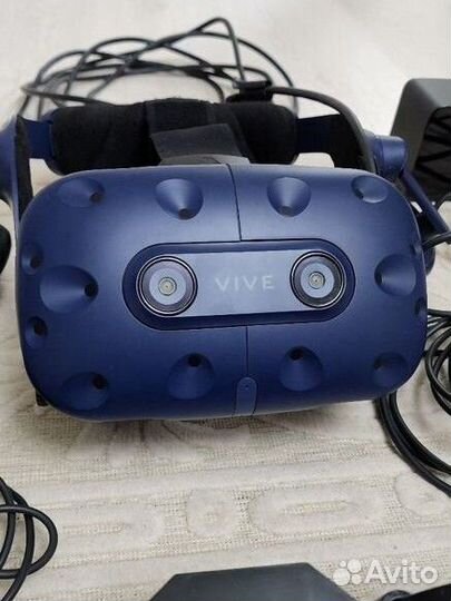 HTC vive pro + Контроллеры 2шт Базовые станции 2шт