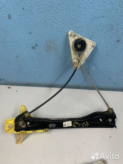 VW Polo стеклоподъемник задний левый 6RU839461E