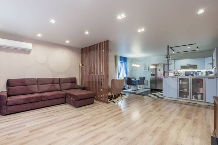 Коттедж 351,8 м² на участке 10,3 сот.