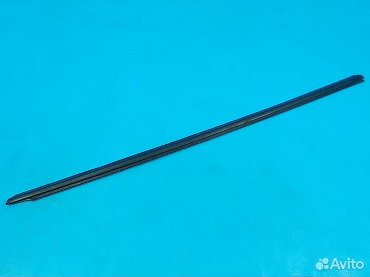 Молдинг стекла двери передней правой volkswagen Sc