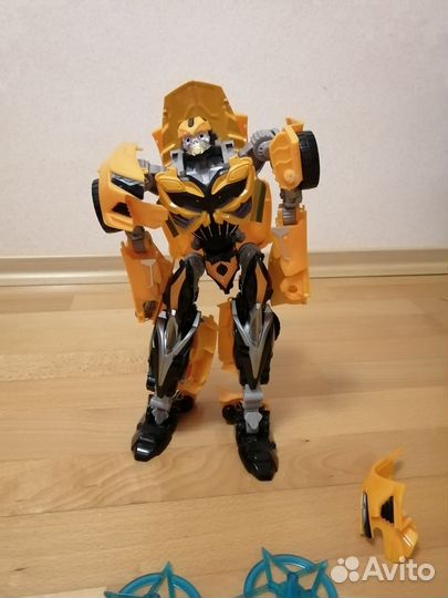 Роботы- трансыормеры (Бамболби, самолеты)