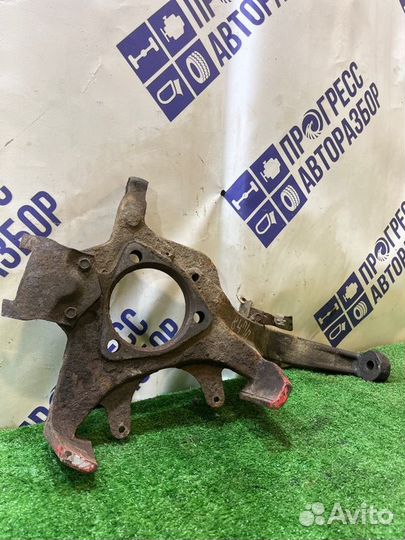 Поворотный кулак передний правый Chrysler Cirrus