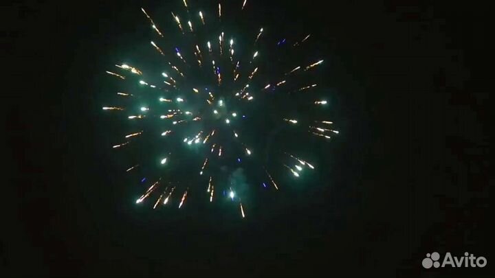 Красочный салют на 49залпов Нью Йорк