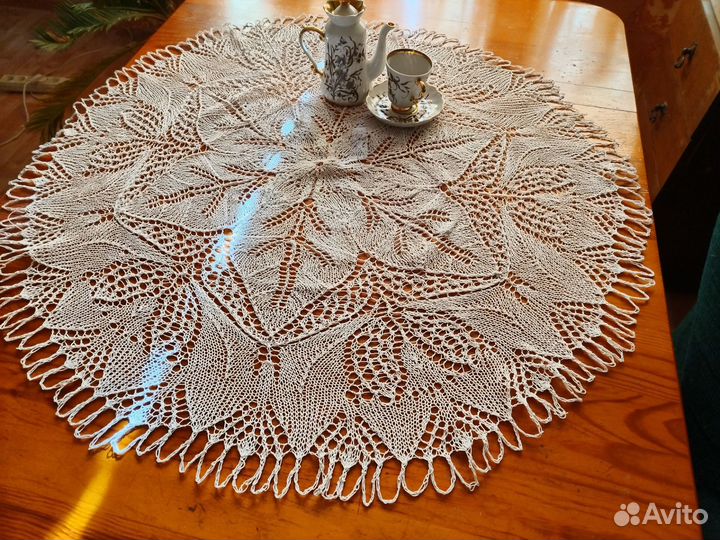 Вязаная салфетка ручной работы