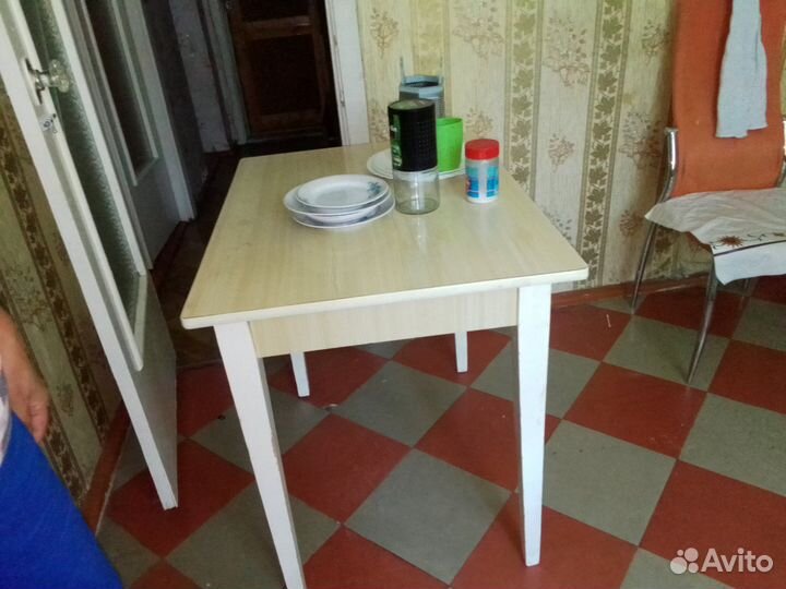 Кухонный стол