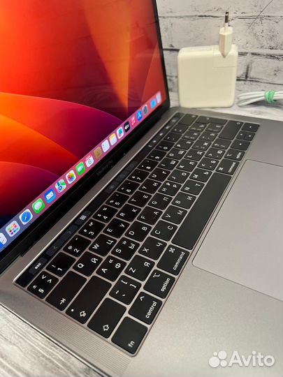 Apple MacBook Pro 13 2019 128гб touch bar