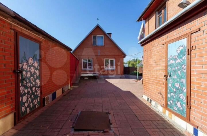 Коттедж 173,3 м² на участке 9,8 сот.