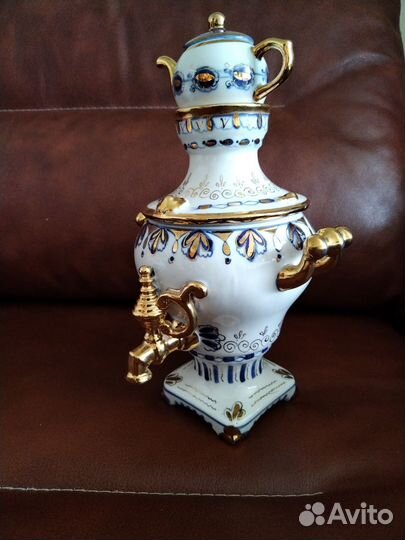 Самовар фарфоровый гжель