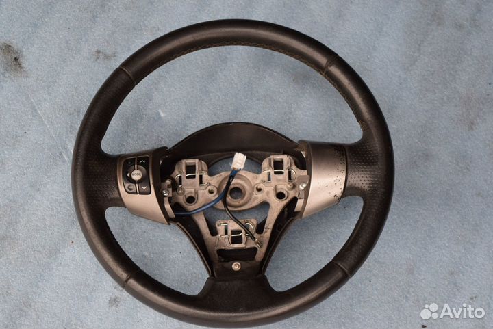 Рулевое колесо Toyota Yaris 2