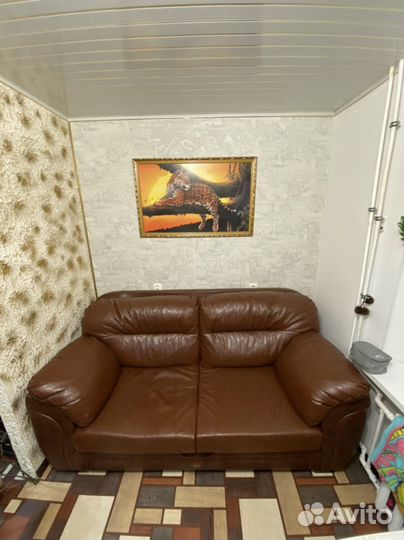 Кожаный диван