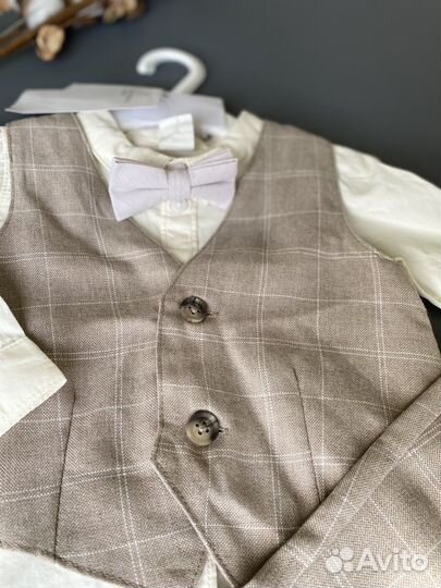 Костюм: рубкашка, жилет, брюки, бабочка H&M 68