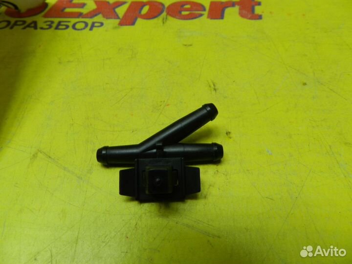 Тройник омывателя стекол Nissan Teana J31