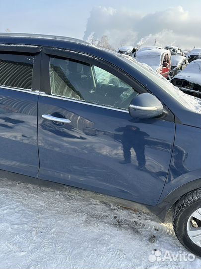 Передняя правая дверь Kia Sportage 3 Clyde Blue A2