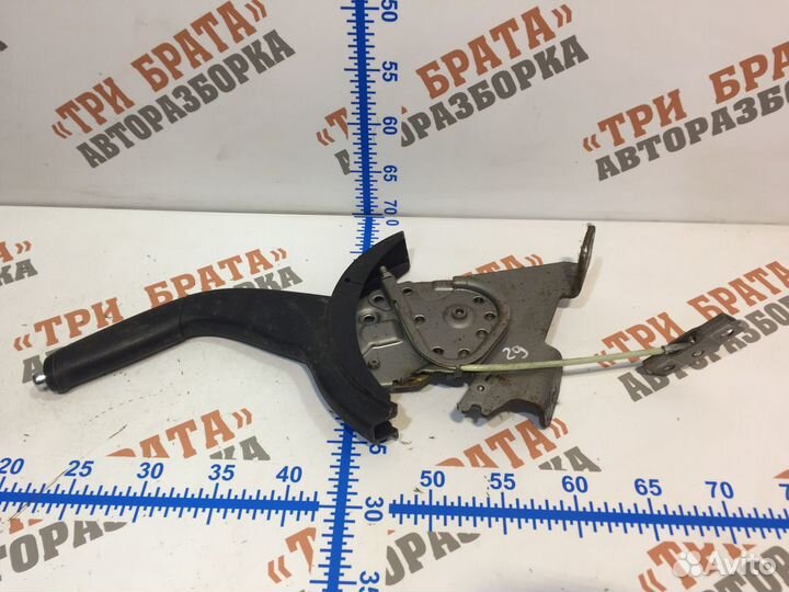 Пежо 4007 Ручка отпускания ручного тормоза