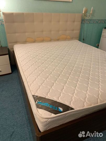 Кровать с матрасом