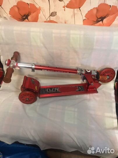 Продается самокат со светящимися колесами, б/у