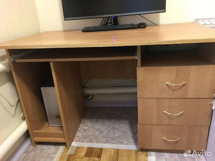 Компьютерный стол с ящиками