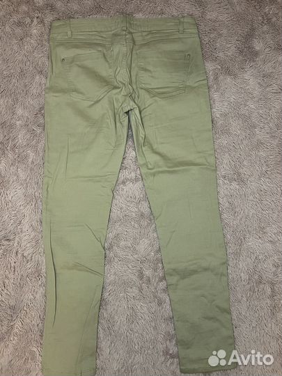 Бежевые светлые брюки скини