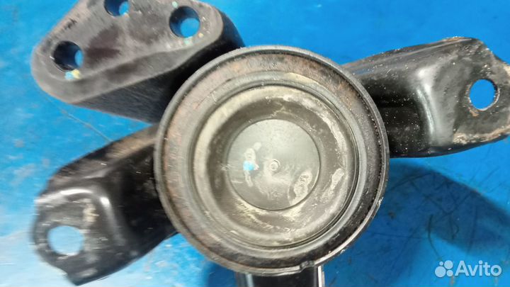 Подушка двигател правая Киа Рио