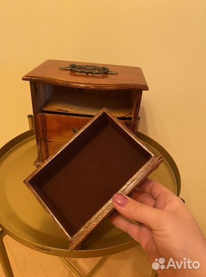 Деревянная шкатулка-комод для украшений