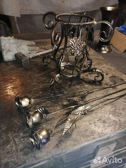 Изделие из метала ваза