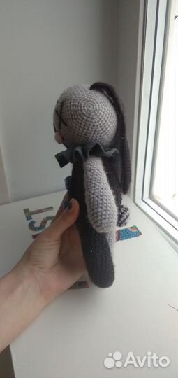 Вязаная игрушка заяц (ручная работа)
