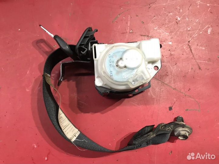 Ремень безопасности задний правый Toyota Avensis