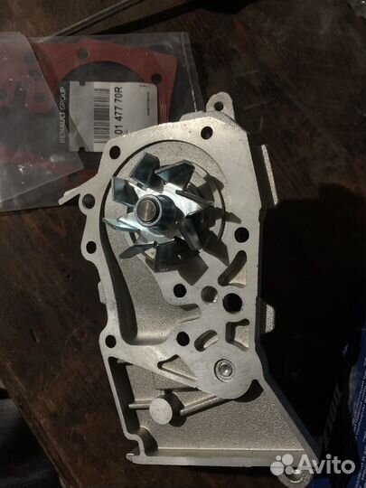 Помпа новая Лада Ларгус 1.6 рено матор