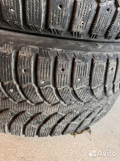 Bridgestone Blizzak Spike-01 235/50 R18
