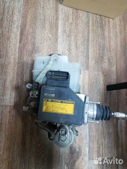 Блок abs на Toyota land cruiser 200