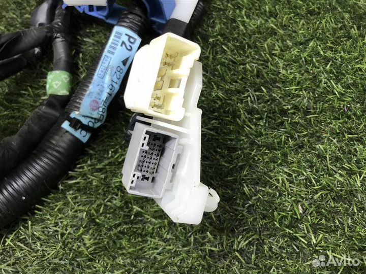 Проводка салона Toyota Voxy ZRR70 3zrfae 2010