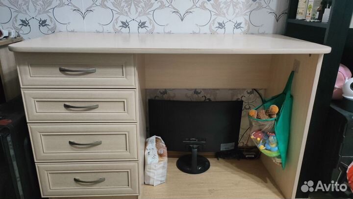 Письменный стол